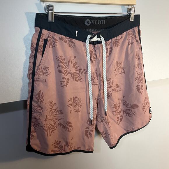 Vuori Cruise Men's Board Shorts Swim Trunks Men's Size 30 EUC - Picture 3 of 10